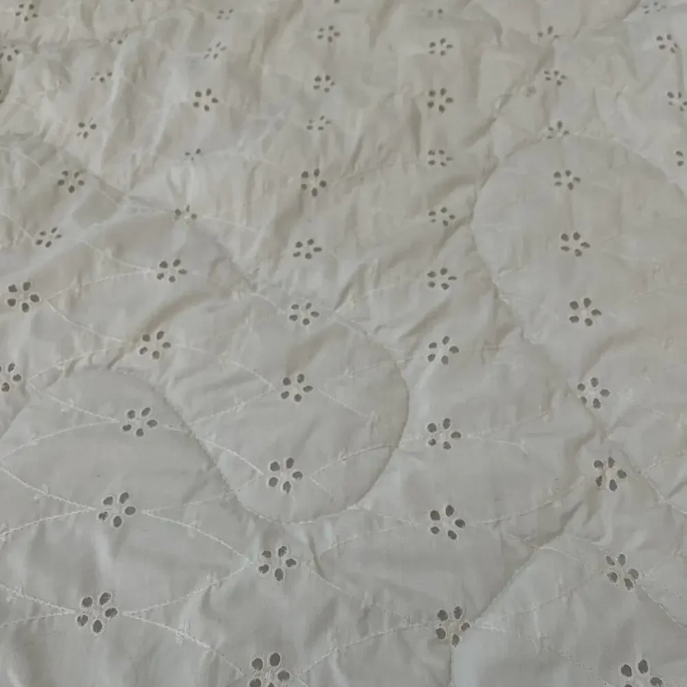 Vtg Sears Full Comforter White Eyelet Quilt Floral Embroidery Scallop Lace